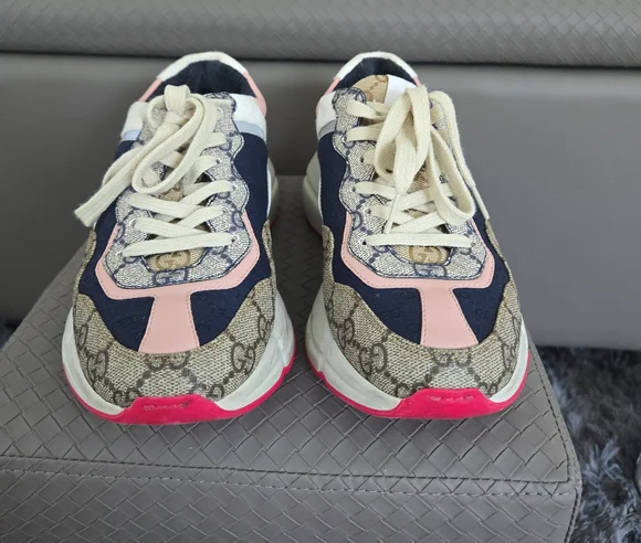 Gucci Navy and Cream Sneakers - Picture 1 of 13